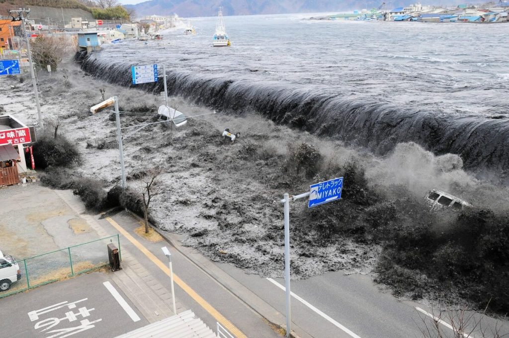 Ιαπωνία: Τσουνάμι ύψους τριών μέτρων έφθασε σε πυρηνικό σταθμό μετά τον σεισμό