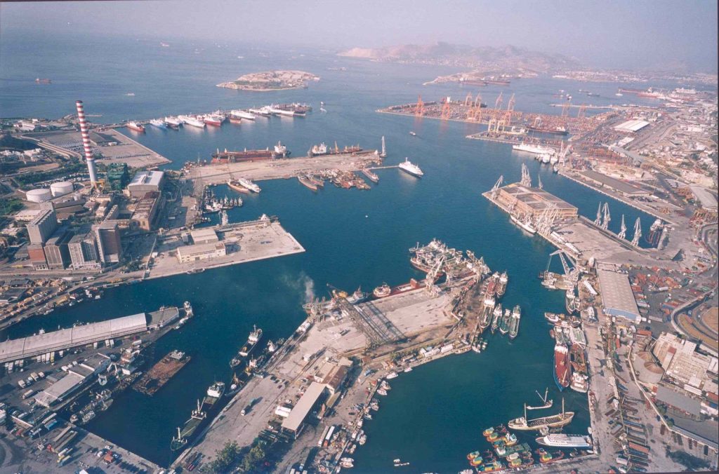 Πρόσκρουση πλοίων στον μώλο Δραπετσώνας λόγω των ισχυρών ανέμων – Απαγορεύθηκε ο απόπλους τους