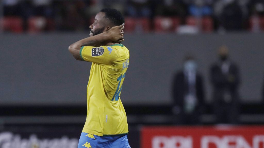 Ποδοσφαιριστής της Γκαμπόν: Υποστηρίζει ότι γεννήθηκε το 1990, αλλά η μητέρα του πέθανε το… 1986