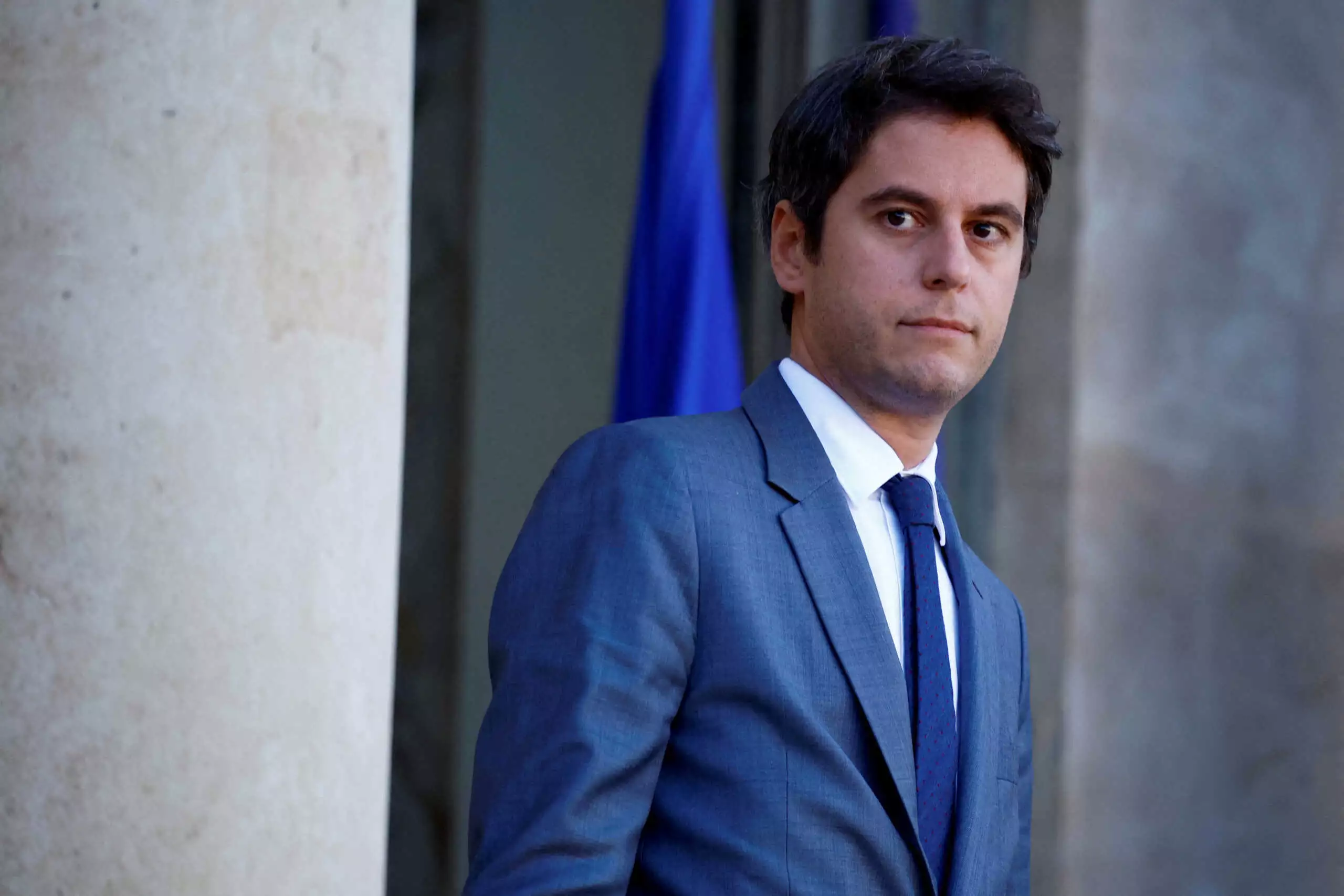 Φήμες ότι ο νέος πρωθυπουργός της Γαλλίας εκτός από ομοφυλόφιλος είναι και ναρκομανής (βίντεο)