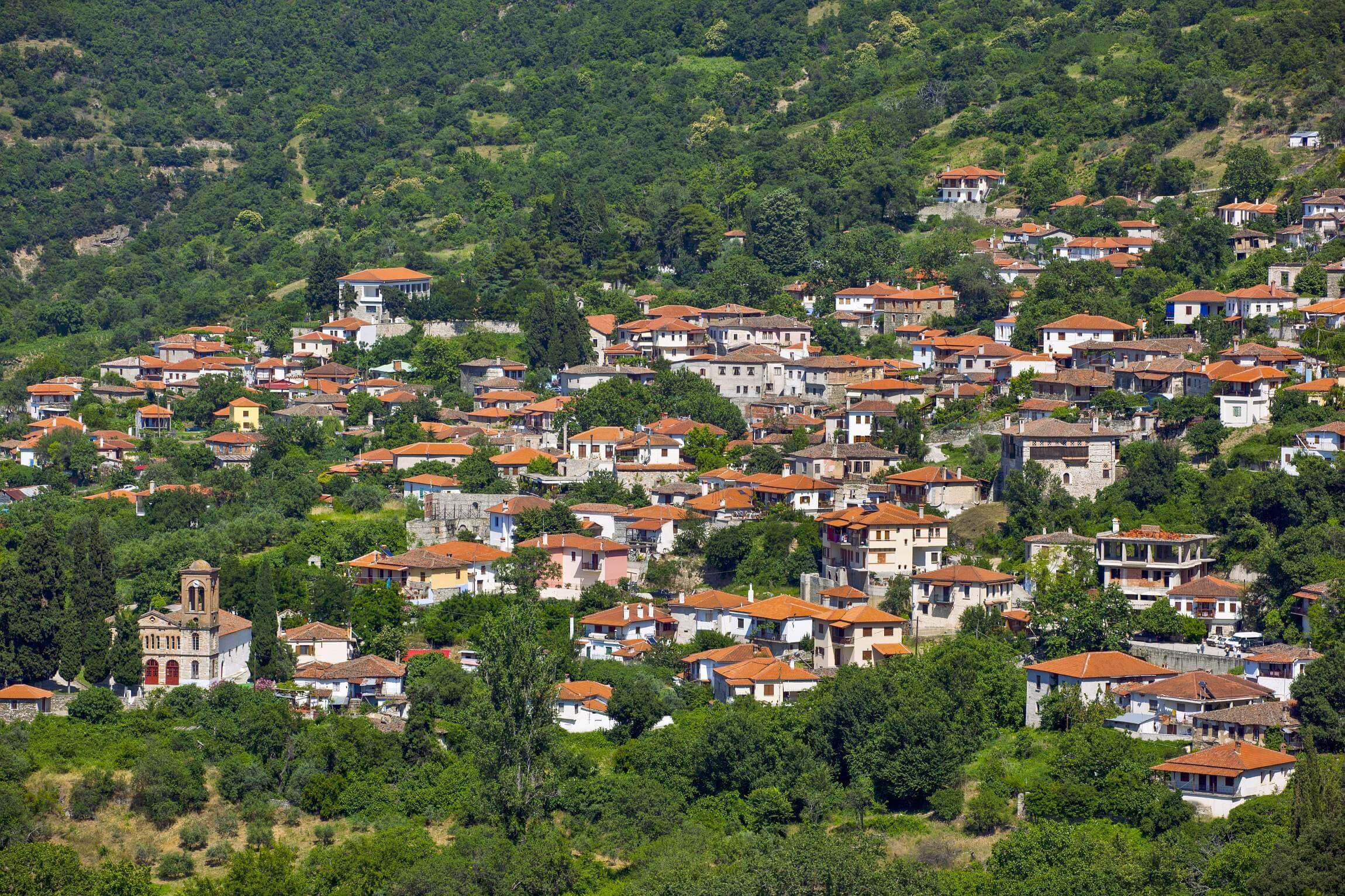 Αμπελάκια: Το χωριό στους πρόποδες του Κισσάβου που ο χρόνος μοιάζει να έχει σταματήσει (φώτο)