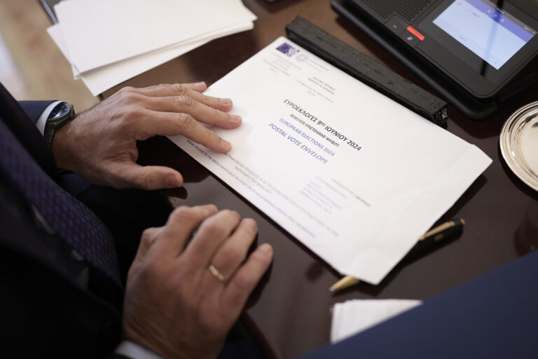 Κατατέθηκε στη Βουλή το σχέδιο νόμου για την επιστολική ψήφο