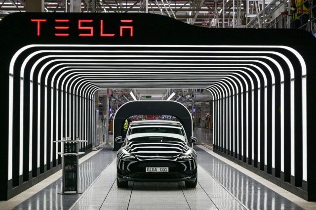 Το εργοστάσιο της Tesla στη Γερμανία αναστέλλει την παραγωγή λόγω έλλειψης εξαρτημάτων εξαιτίας των επιθέσεων των Χούθι