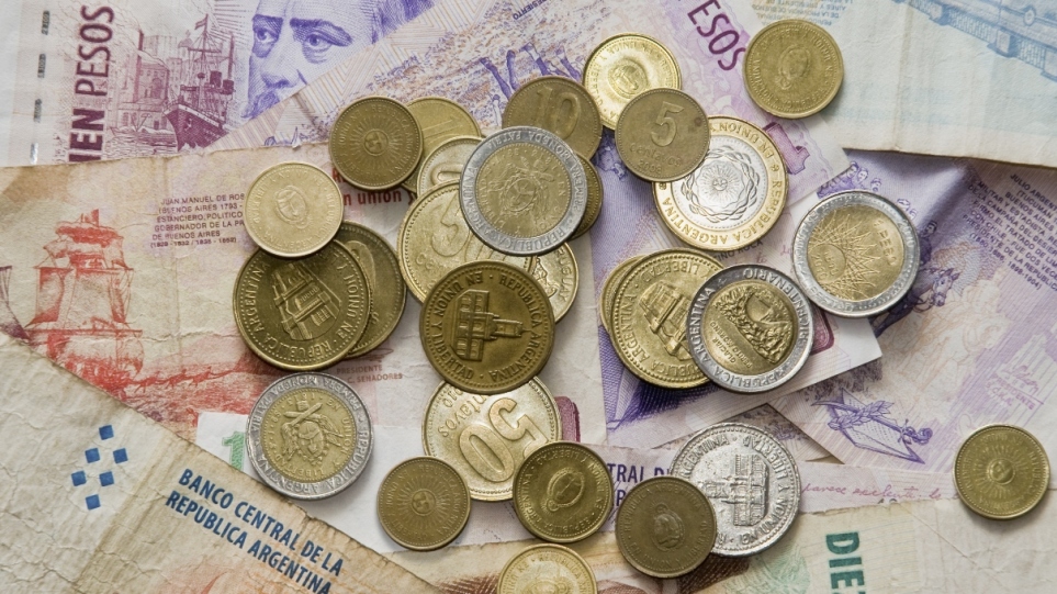 Αργεντινή: Θα εκδώσει χαρτονομίσματα των 20.000 πέσο καθώς ο πληθωρισμός ξεπερνά το 211%