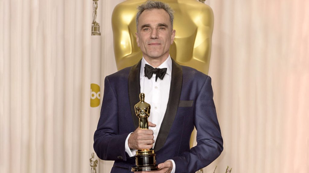 Η σπάνια δημόσια εμφάνιση του Ν.Ν.Λιούις – Έδωσε το βραβείο σκηνοθεσίας στον Μ.Σκορσέζε σε τελετή