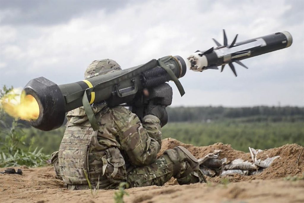 Οι ΗΠΑ πούλησαν αντιαρματικούς πυραύλους Javelin στο Κόσοβο και προκαλούν την οργή των Σέρβων