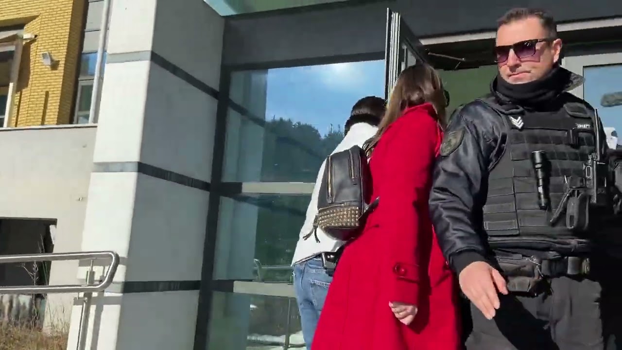 Βέροια: Αμίλητη στον ανακριτή η μητέρα που κατηγορείται για τη δολοφονία του βρέφους της – «Ντροπή σου» της φώναζαν