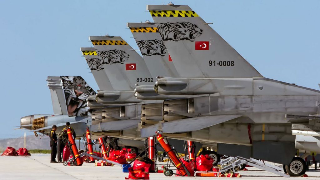 Αεροπορικές επιθέσεις κατά «τρομοκρατικών στόχων» στο βόρειο Ιράκ και τη Συρία εξαπέλυσε η Τουρκία