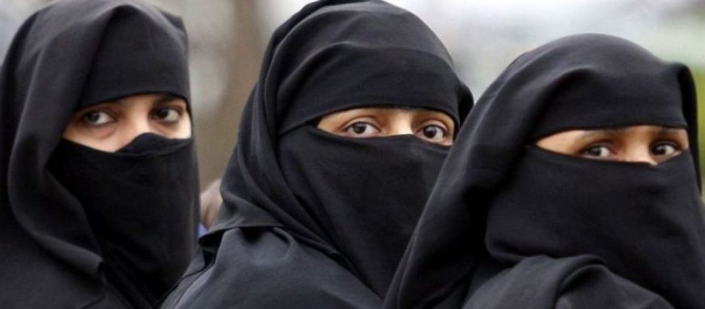 Στη Γερμανία μουσουλμάνοι μαθητές ζήτησαν την επιβολή της Σαρία στο σχολείο τους: «Να φορέσουν μπούργκα»