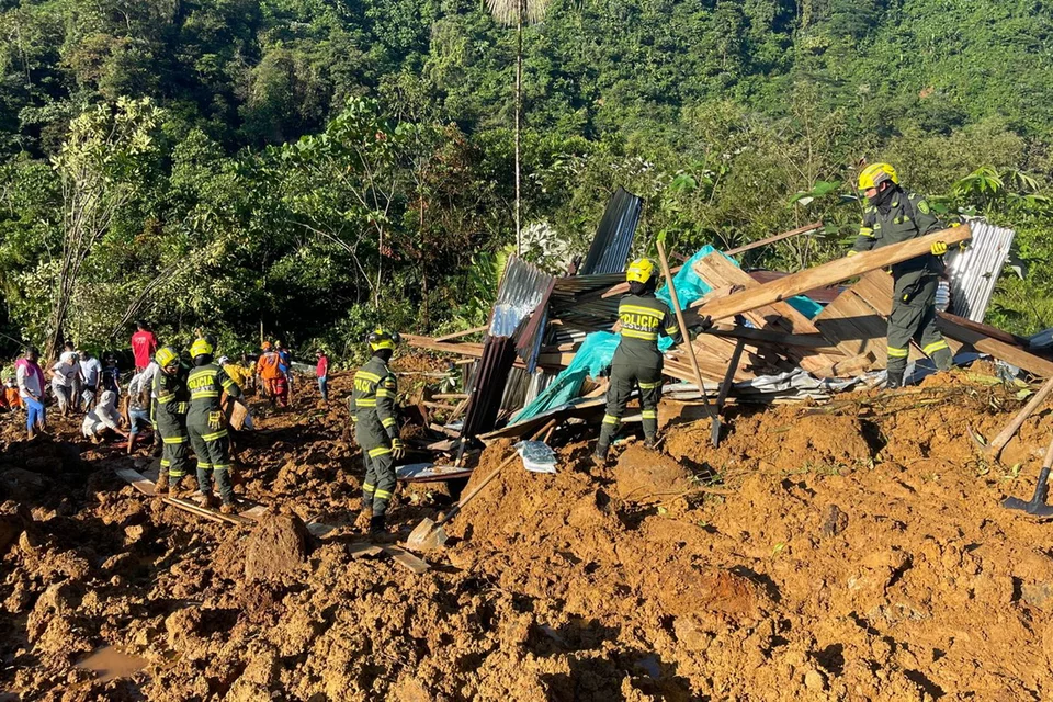 Κολομβία: Συγκλονιστικό βίντεο από την στιγμή που άνθρωποι και αυτοκίνητα θάβονται κάτω από τόνους λάσπης