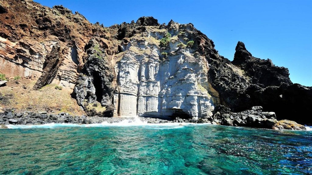 Πιτκέιρν: Πώς είναι μία μέρα σε ένα από τα πιο απομακρυσμένα νησιά του κόσμου (βίντεο)