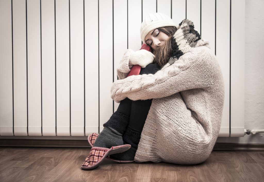 «Τσούζει» η τιμή στο πετρέλαιο θέρμανσης – Πόσο θα πληρώσουμε τα καυσόξυλα (βίντεο)