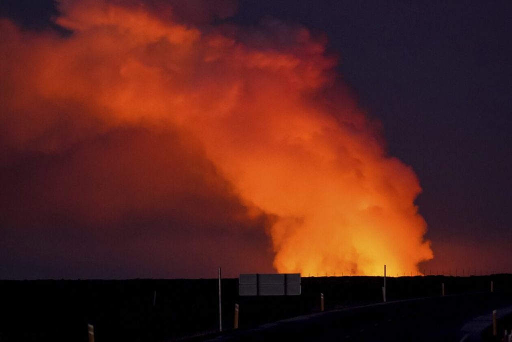 Εντολή εκκένωσης μετά τη νέα έκρηξη ηφαιστείου στην Ισλανδία – Τι ανησυχεί τους ειδικούς