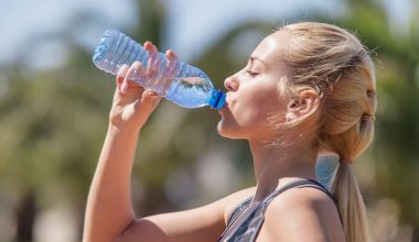 Τα 7 σημάδια που «μαρτυρούν» ότι δεν πίνεις αρκετό νερό