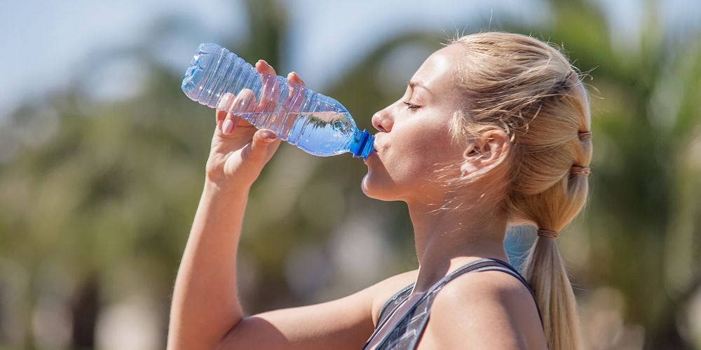 Τα 7 σημάδια που «μαρτυρούν» ότι δεν πίνεις αρκετό νερό