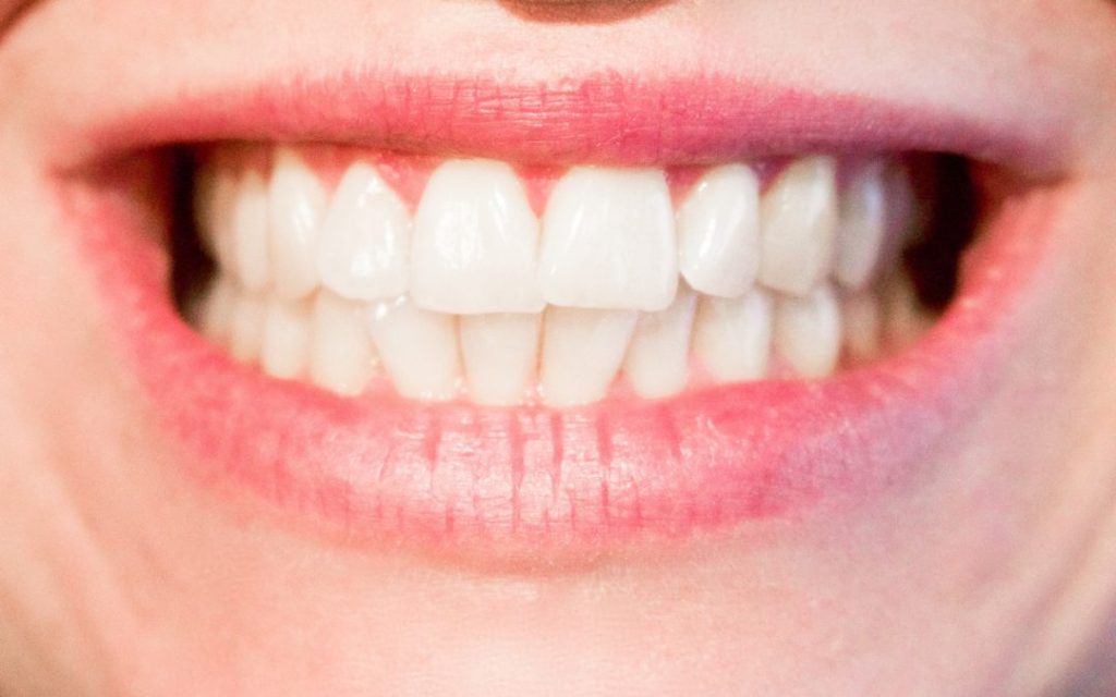 Αυτό το γνωρίζατε; – Ποιο δημοφιλές ρόφημα μπορεί να βλάψει τα δόντια σας