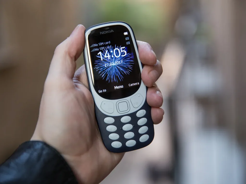 Τι θα συμβεί όταν ένα Nokia 3310 μπει σε μία υδραυλική πρέσα; (βίντεο)