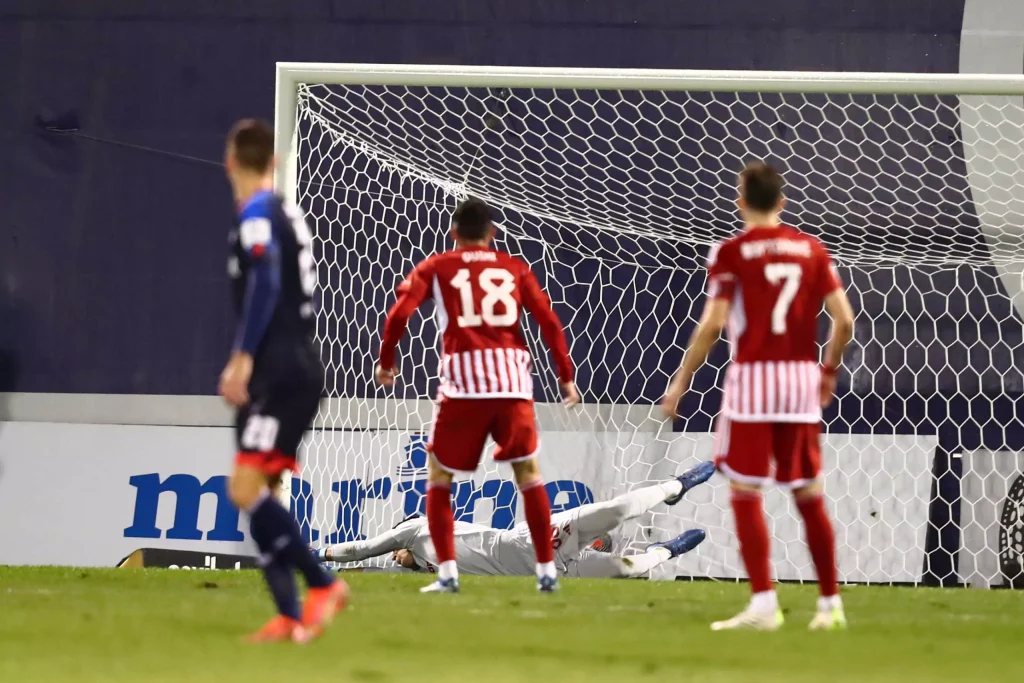 Ο Ολυμπιακός μηνύει τους διαιτητές του αγώνα με την Κηφισιά – «Αλητεία τέλος»