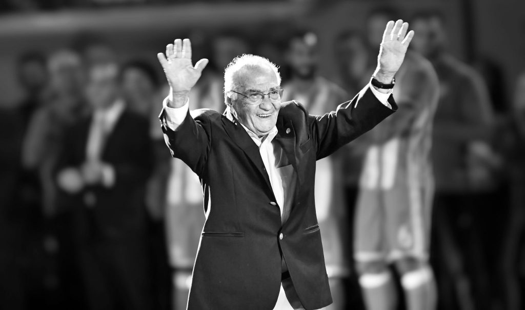 Θρήνος στον Ολυμπιακό: «Έφυγε» από τη ζωή ο παλαίμαχος «θρύλος» Γιώργος Δαρίβας