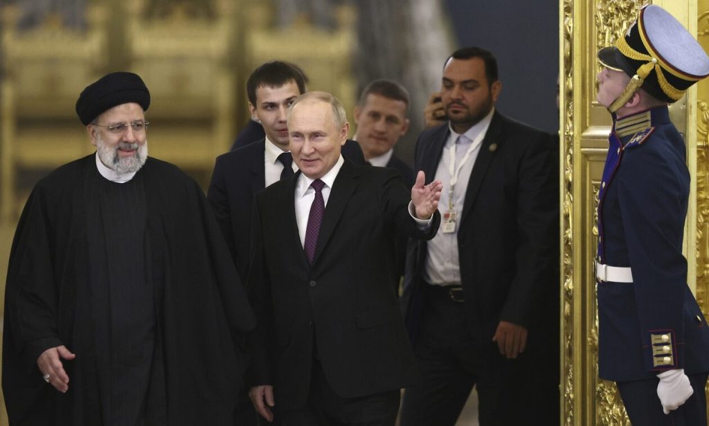 Ρωσικό ΥΠΑΜ: «Η Μόσχα και η Τεχεράνη θα υπογράψουν μια μεγάλη αμυντική συμφωνία»