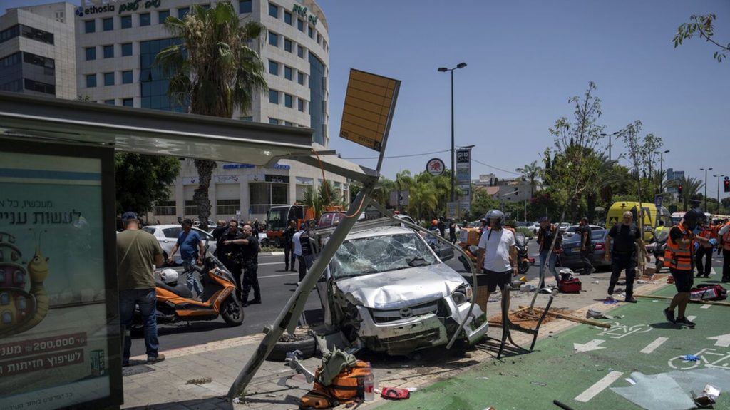 Τελ Αβίβ: Αυτοκίνητο έπεσε πάνω σε πλήθος – Τουλάχιστον 19 τραυματίες (βίντεο) (upd)