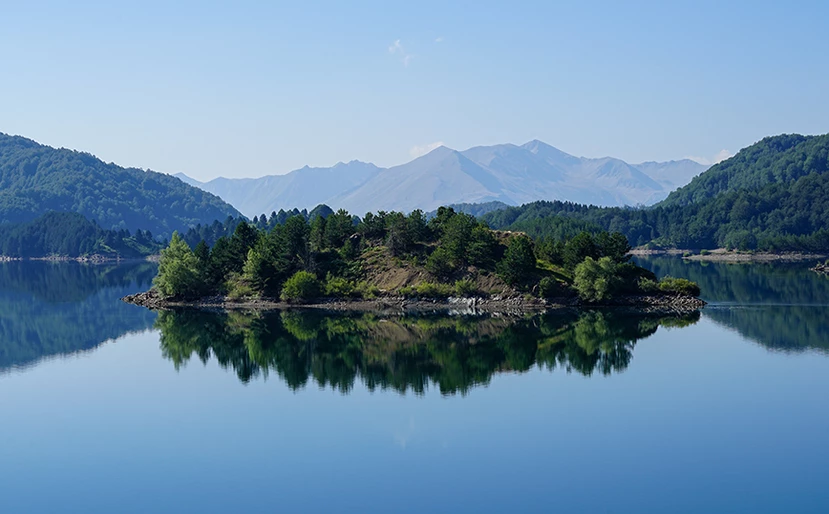 Λίμνη Αώου: Ένα από τα πιο εντυπωσιακά σκηνικά στην Ήπειρο που αξίζει να επισκεφθείτε (φώτο)