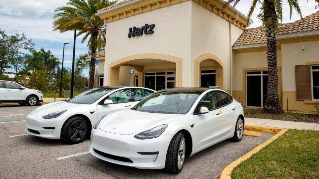 H Hertz πουλάει τα ηλεκτρικά της αυτοκίνητα γιατί ο κόσμος θέλει θερμικά