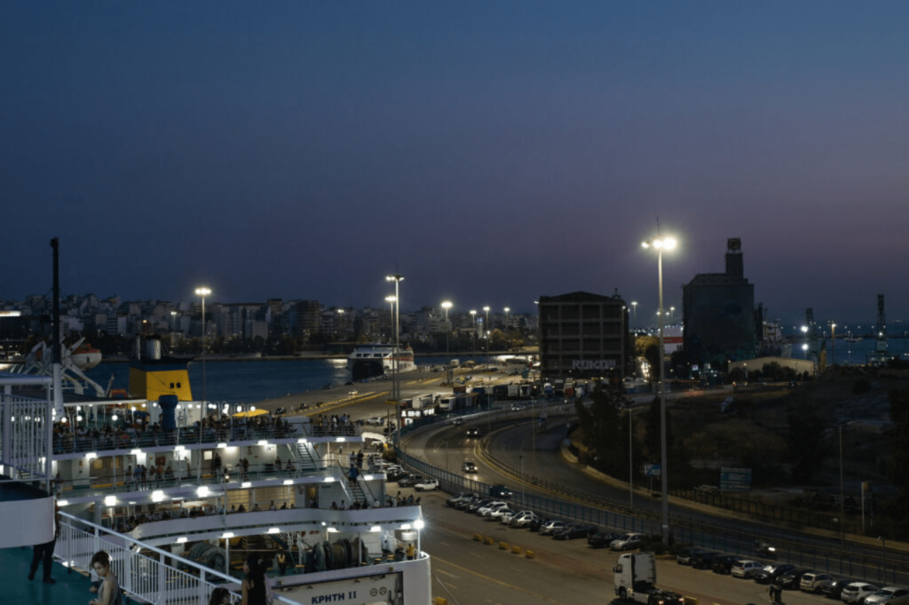 Πειραιάς: Το Λιμενικό ανέσυρε άνδρα που έπεσε στο λιμάνι