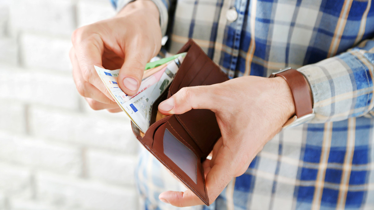 Προσαυξήσεις τριετιών και επίδομα γάμου: Δείτε πώς διαμορφώνονται ο κατώτατος μισθός και το ημερομίσθιο (πίνακας)