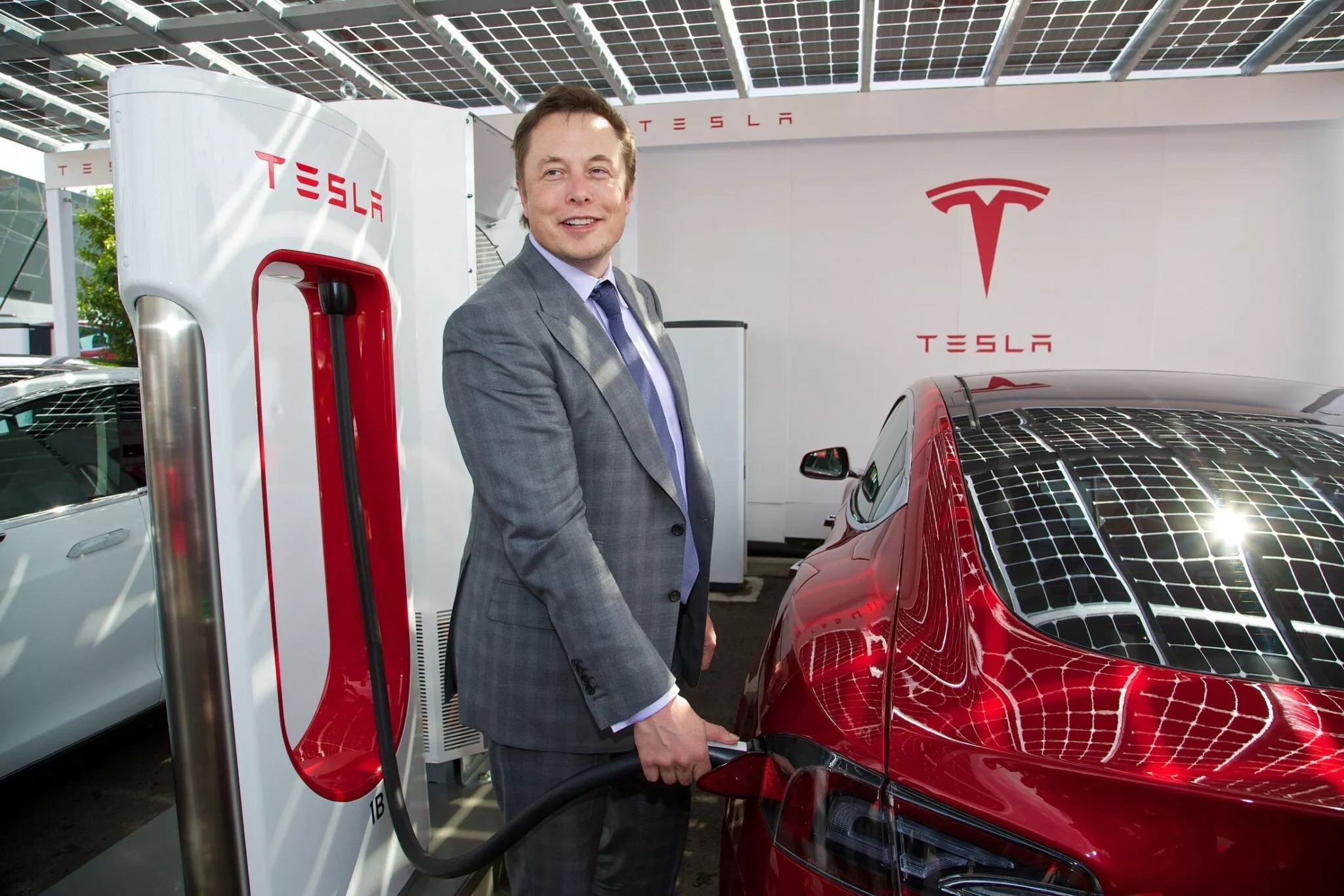 Ο Elon Musk απειλεί να εγκαταλείψει την Tesla