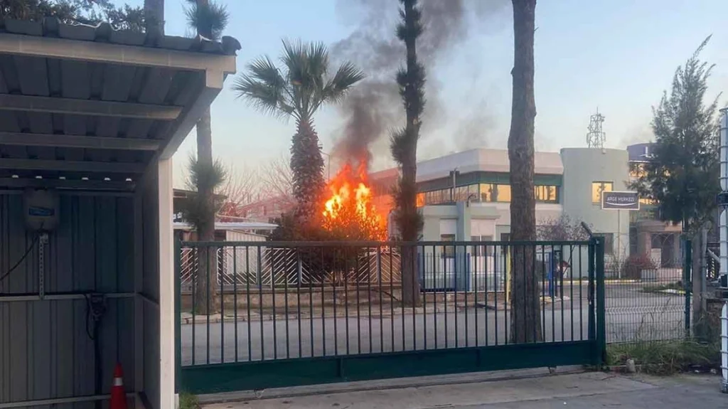 Τουρκία: Φωτιά σε εργοστάσιο αρωμάτων στη Σμύρνη – Ένας νεκρός