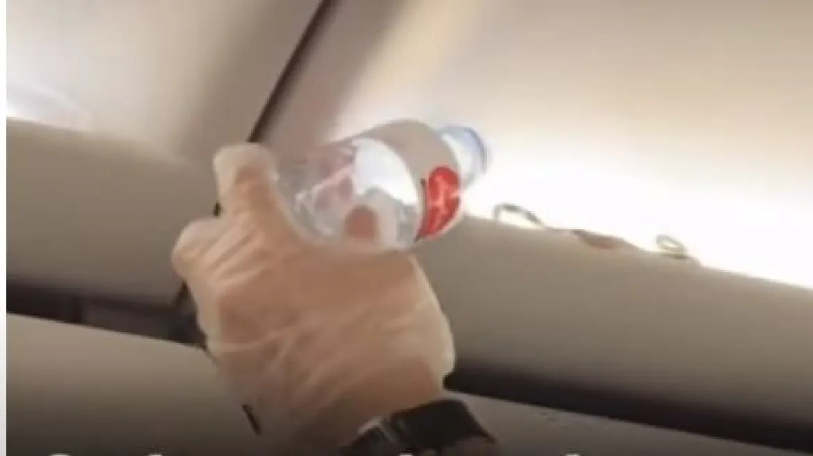 Αναστάτωση σε πτήση στην Μπανγκόκ – Εντόπισαν φίδι πάνω από τα ντουλάπια των αποσκευών