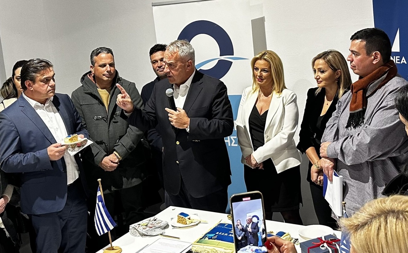 «Διαφωνία στο εσωτερικό της παράταξης» χαρακτηρίζει το έγκλημα της υιοθεσίας παιδιών από ομοφυλόφιλους ο Μ.Βορίδης!