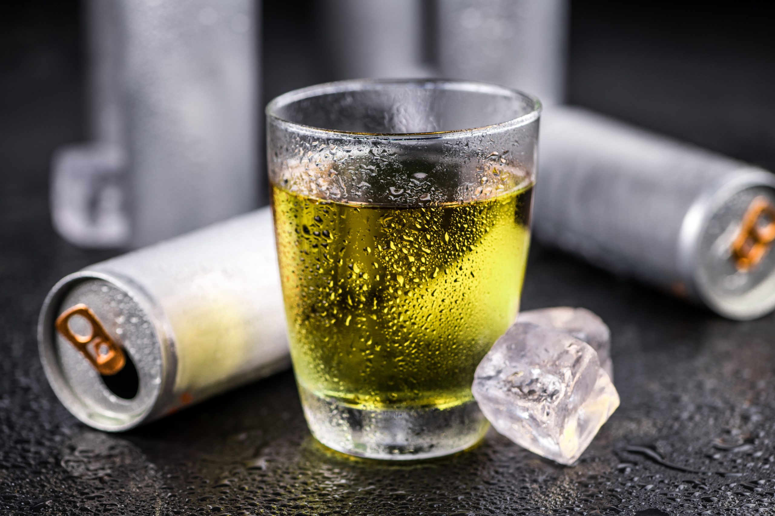Ενεργειακά ποτά: Οι πιθανές επιπτώσεις αν τα καταναλώνετε με «άδειο» στομάχι