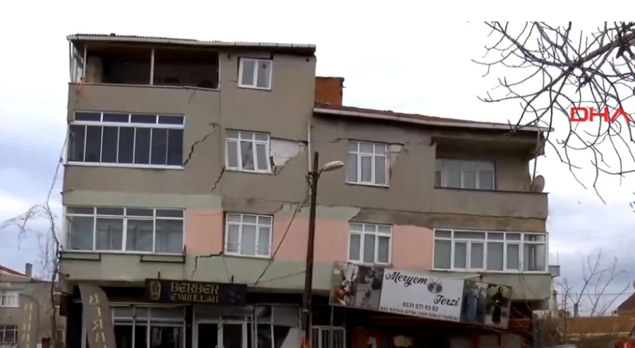 Τουρκία: Κατέρρευσαν δύο κτίρια στην Κωνσταντινούπολη λόγω εργασιών του μετρό (βίντεο)