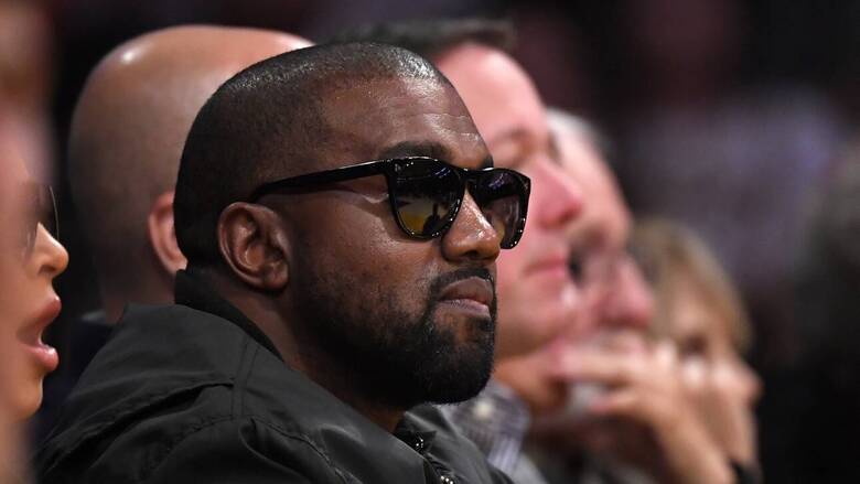 «Προκλητικός» ο Κάνιε Γουέστ: Aφαίρεσε τα δόντια του και έβαλε μασέλα από τιτάνιο αξίας 850.000 δολαρίων