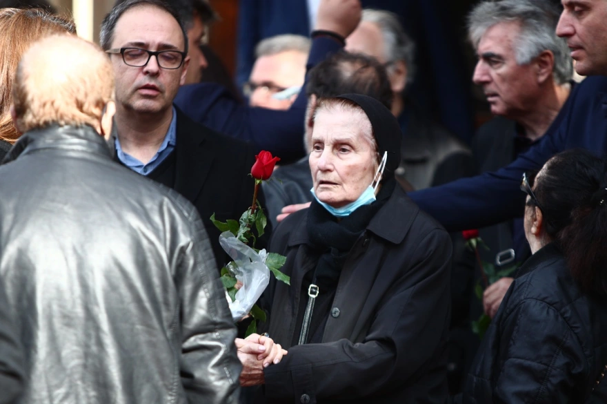 Είπαν το τελευταίο «αντίο» στον θρύλο του Ολυμπιακού Γ.Δαρίβα (φωτο) 