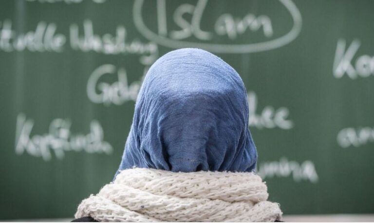 Τρόμος στη Γερμανία: Μουσουλμάνοι μαθητές ήθελαν να επιβάλουν τη Σαρία στο σχολείο τους με… λιθοβολισμό για τους παραβάτες