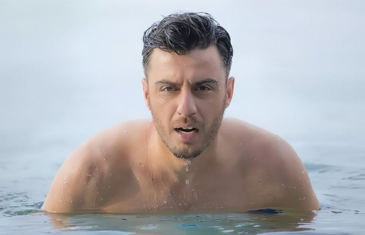 Ο τραγουδιστής Γιάννης Μπέκας κατήγγειλε την ΕΛ.ΑΣ. για ξυλοδαρμό