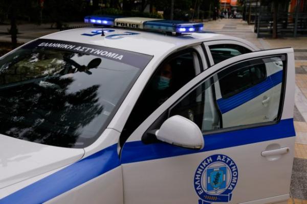 Συνελήφθη νεαρός που κυκλοφορούσε γυμνός στο κέντρο της Λάρισας