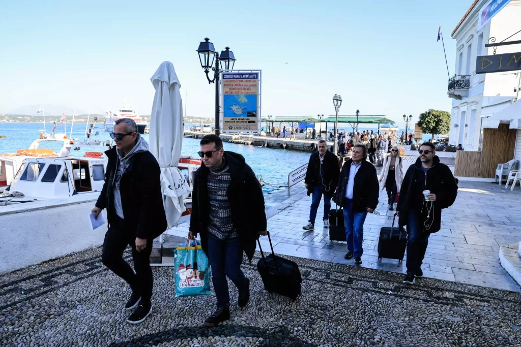 ΣΥΡΙΖΑ: Έφτασαν στις Σπέτσες οι πρώτοι βουλευτές – Ποιοι δεν θα δώσουν το παρών