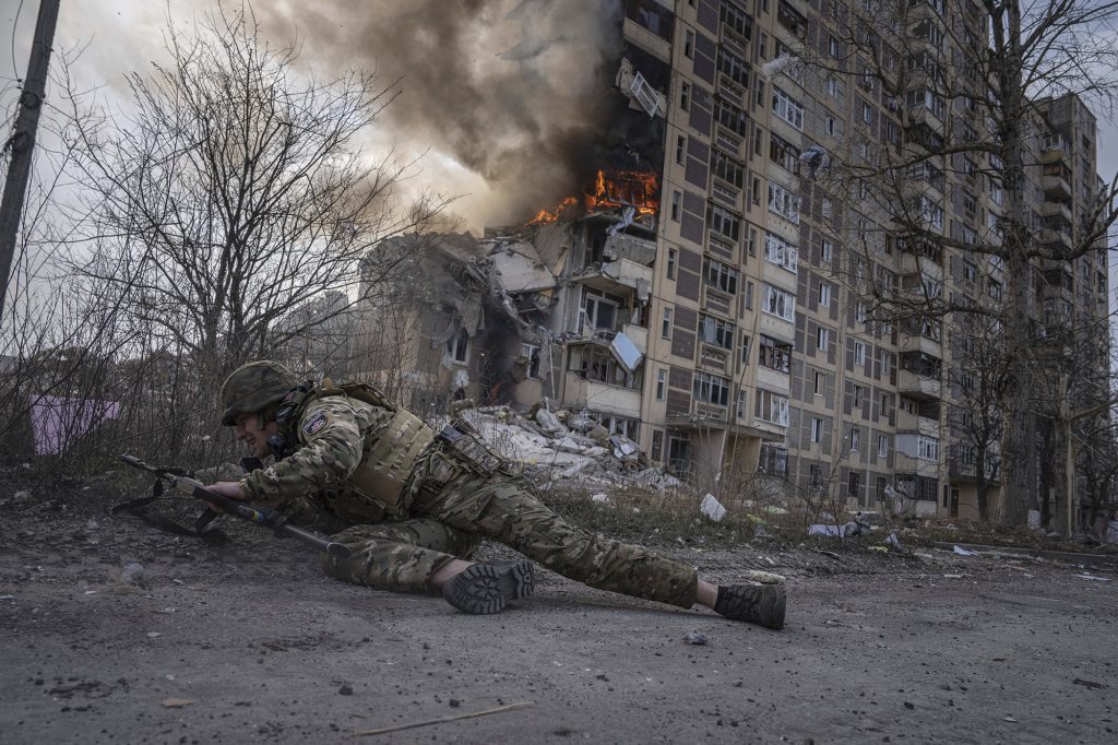 Τελειώνει η πολιορκία της Αβντίιβκα: Ρώσοι Spetsnaz κατέλαβαν χωρίς να ρίξουν ούτε μία σφαίρα μεγάλο μέρος της πόλης