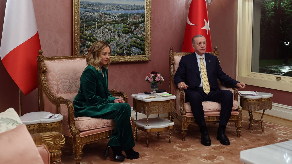Στην Κωνσταντινούπολη η Τ.Μελόνι: Συναντήθηκε με τον Ρ.Τ.Ερντογάν – Τι συζήτησαν