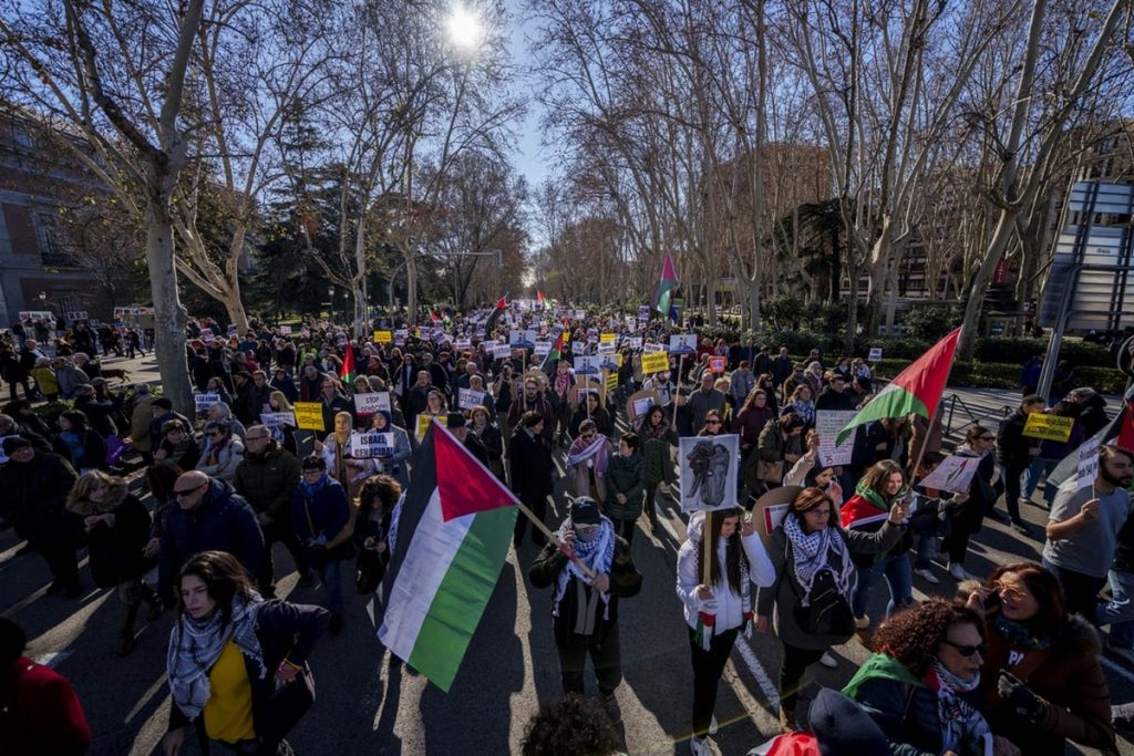 Ισπανία: Χιλιάδες διαδηλωτές φώναζαν συνθήματα κατά του Ισραήλ – Ζήτησαν το «τέλος της γενοκτονίας στην Παλαιστίνη»