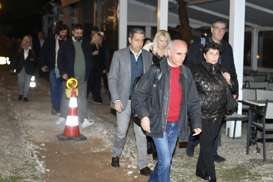 ΣΥΡΙΖΑ: Οι βουλευτές βγήκαν για ποτό μετά τη συζήτηση στο σπίτι του Σ.Κασσελάκη στις Σπέτσες (φωτο)