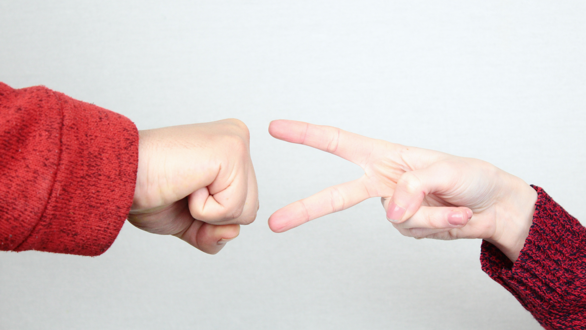 Πέτρα, ψαλίδι, χαρτί: Το παιχνίδι που ξεκίνησε από τους… οίκους ανοχής (βίντεο)