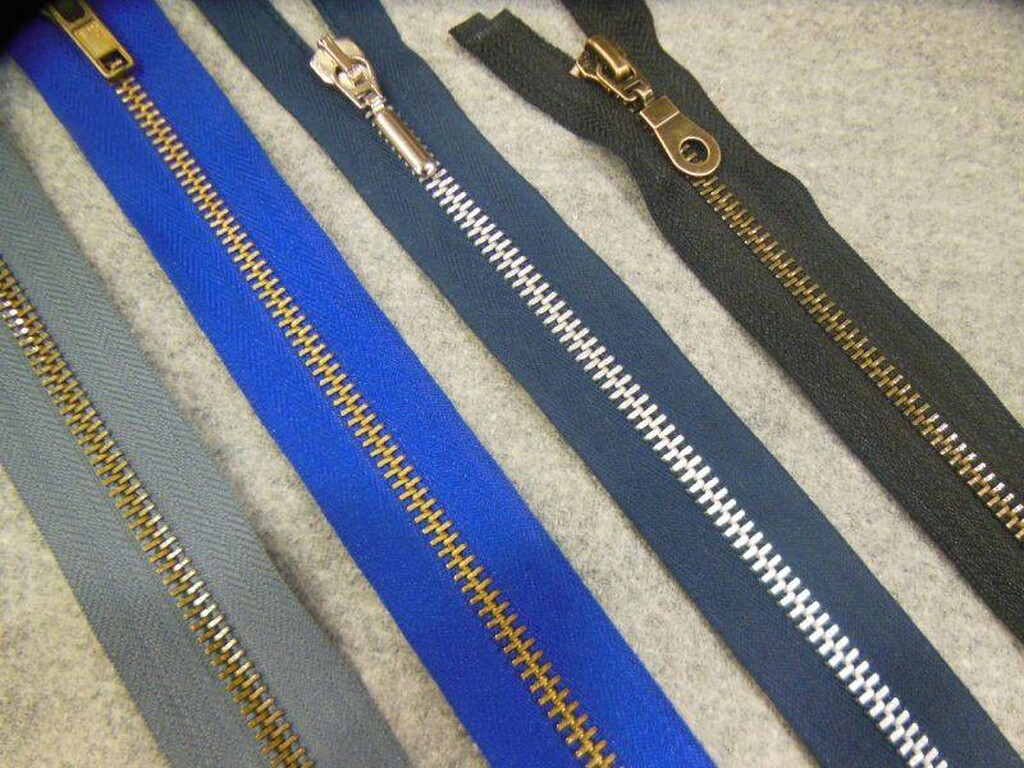 Ποια είναι η ελληνική λέξη για το φερμουάρ;