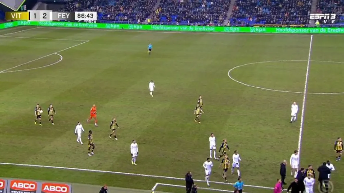 Ολλανδία: Οπαδοί έκαναν «ντου» στον αγώνα Φίτεσε-Φέγενορντ (βίντεο) 