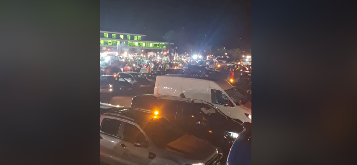 Γερμανοί αγρότες διαμαρτύρονται για τις αυξήσεις φόρων (βίντεο) 