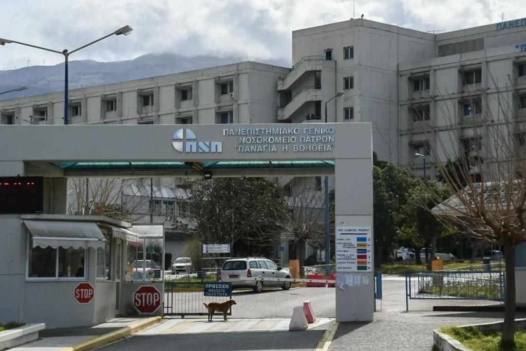 Υπό διάλυση η δημόσια υγεία – Κατέρρευσε τμήμα της οροφής στο Νοσοκομείο Ρίου (φώτο)